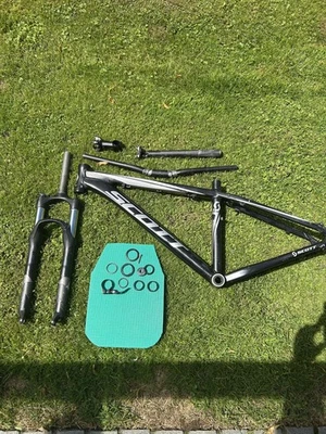 Scott Fahrradrahmen 26 Zoll (S) mit Lenker, Federgabel, Sattelstütze usw. - Bild 1 von 4
