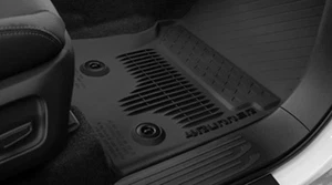 Nuevos revestimientos de piso OEM para todo tipo de clima se adaptarán al híbrido Toyota 4Runner '25 sin tercera fila - Imagen 1 de 3