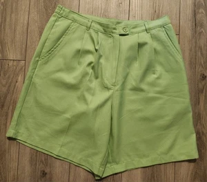 AW GOLF SIZE 12P WOMENS SHORTS LIME GREEN WITH POCKETS IN FRONT & 1 BACK - Picture 1 of 11