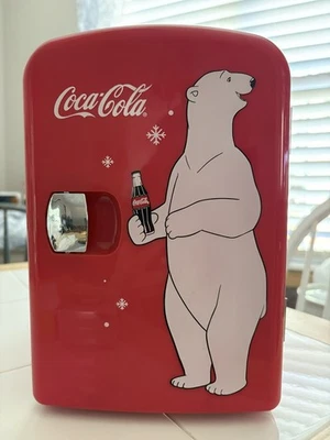 Coca Cola Retro Personal 6 Lattine Mini Frigo Frigorifero Frigorifero Frigorifero Refrigeratore/Scalda - Immagine 1 di 4