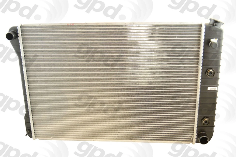 Radiador Global Parts Distributors 1599C para modelos seleccionados de Chevrolet GMC 78-91 Foto 1 de 4