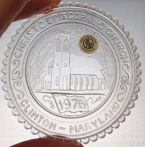Clinton MD Iglesia Episcopal y 1976 Bandera De Colección Maryland Parpoint Vidrio Taza Plato - Imagen 1 de 7