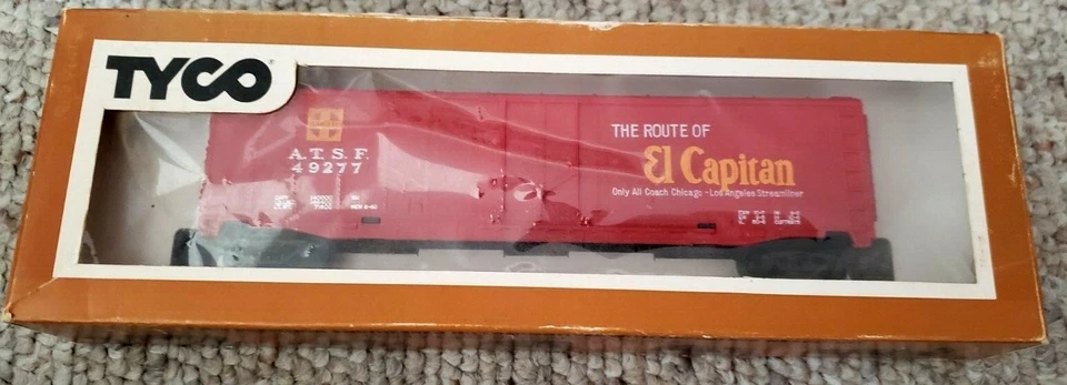TYCO HO Scale 50' Boxcar Santa FE 12079