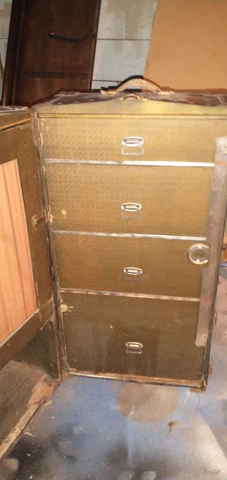 antique vintage steamer trunks Cover