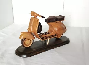 Modellino VESPA 125 1958 scala 1:9 in Legno 3 Colors rara fatta a mano in Italia - Foto 1 di 9