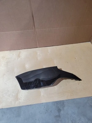 Código de pintura de moldura trasera izquierda Kia Telluride 2020-2022 OEM: BCP (cobre negro) Foto 1 de 4