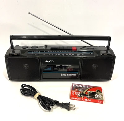 RADIO ESTÉREO AM/FM SANYO M7024 NEGRO REPRODUCTOR DE CASETE GRABADORA BOOMBOX CON CABLE Foto 1 de 4