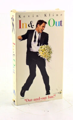 In and Out (1997, VHS) Foto 1 de 4