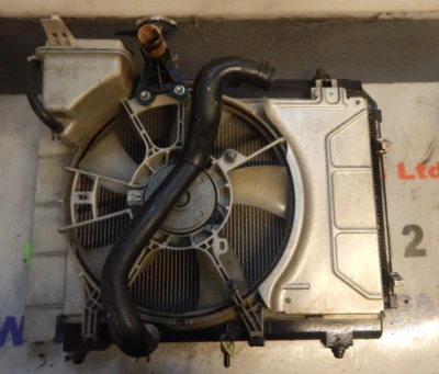GENUINE 2006-12 TOYOTA YARIS 1.0 PETROL MK2 AUTOMATIC RADIATOR WITH FAN - Image 1 of 4