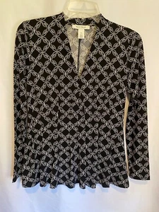 White House Black Market Top Black/White Sz XS Long Sleeves Bottom Pleats V Neck - Picture 1 of 20