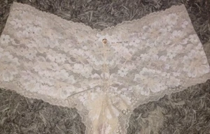 NeW Vs body by VICTORIA floral lace  shortie panty size medium Butter Cream - Picture 1 of 2