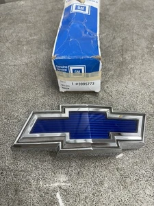 NOS 1971-72 Chevrolet C10 C20 C30 K10 K20 Blazer Sub grille emblem GM #3995773 - Picture 1 of 13