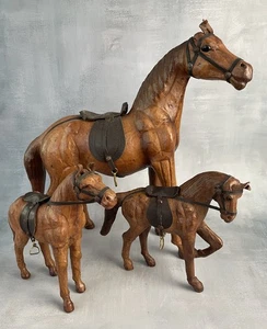Lot 3 figurine statuette 2 petits chevaux + 1 grand cheval en cuir XXe vintage - Imagen 1 de 19