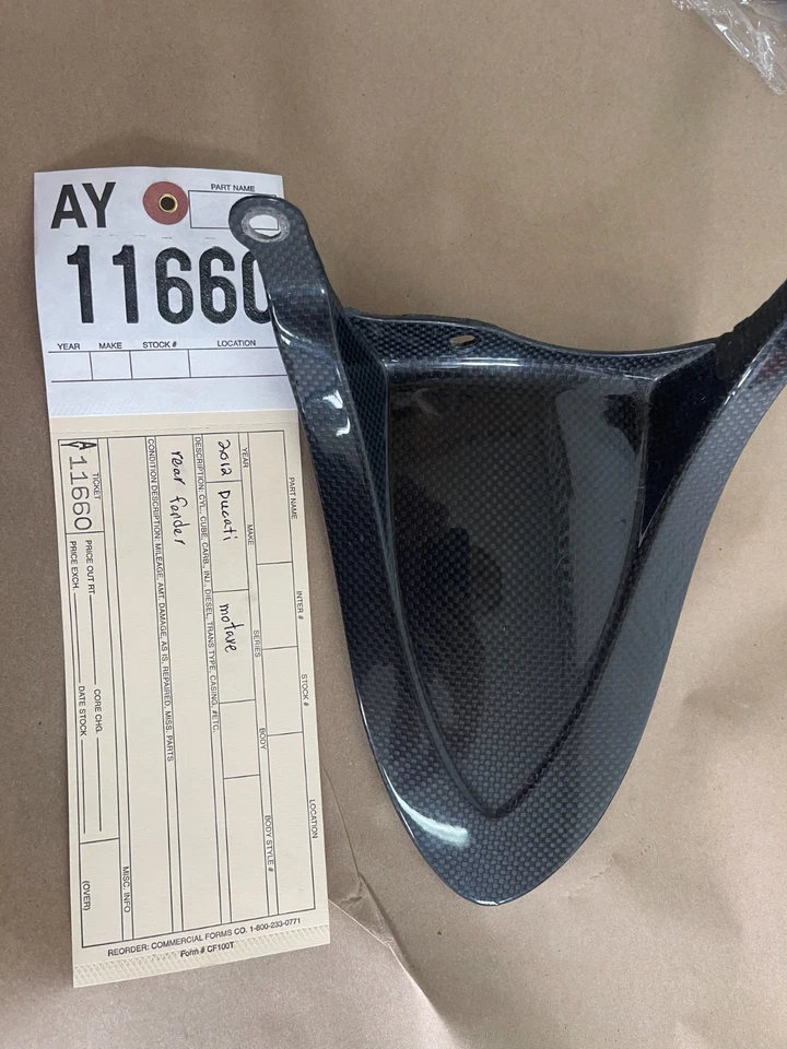 08 09 10 11 12 Protector guardabarros trasero fibra carbono Ducati Hypermotard 1100 796 Foto 1 de 4