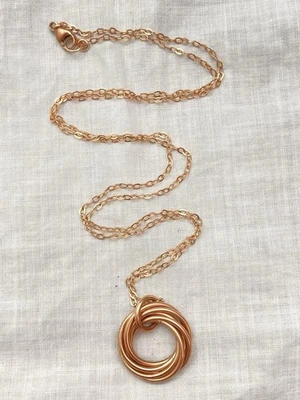 20" 1/20 14K Gold Filled Rose Gold Chain Necklace w/ Woven Ring Pendant, 4.8g - Image 1 of 4