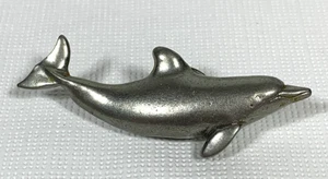 Pin de delfín nariz de botella de peltre de colección cola, 1 7/8" de largo, ¿raro? - Imagen 1 de 6