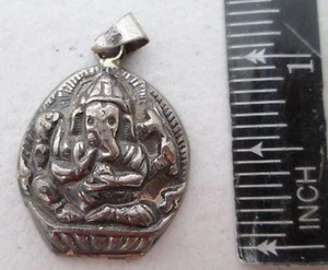 NICE! Old Tibet Tibetan Silver Lord Ganesh Amulet - Foto 1 di 1