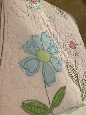 Edredón bordado floral rosa doble Pottery Barn para niña Foto 1 de 4