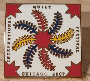 Pin de solapa esmaltado del Festival Internacional de Edredón de Chicago 2007 - Imagen 1 de 3