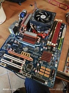Scheda madre GIGABYTE GA-MA790GP-DS4H con processore phenom 2 t75 AMD 4gb - Photo 1/6