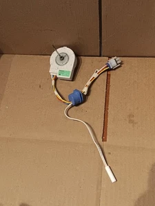 GE REFRIGERATOR EVAPORATOR FAN MOTOR PART# WR60X10307 - Picture 1 of 3