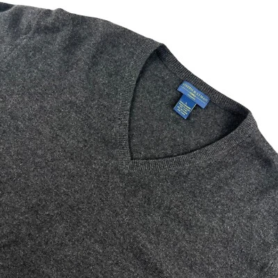 Suéter gris Joseph & Lyman de cachemir con cuello en V para hombre • Grande Foto 1 de 4