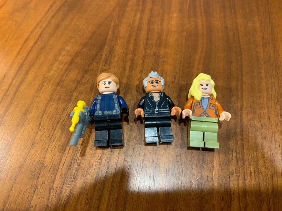 LEGO Jurassic World 76951 Guard, Ian Malcolm & Ellie Minifigures - Image 1 of 1