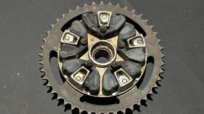 GENUÍNO SUZUKI GSXR600 2000 -03 GSXR750 2001 -03 SUPORTE DE RODA DENTADA TRASEIRA E CUSH - Imagem 1 de 4