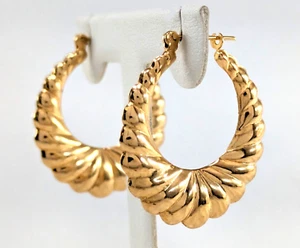 Pendientes de aro de borde de cuchillo redondo graduado Gadroon de oro 14K, 31 mm de diámetro - Imagen 1 de 7