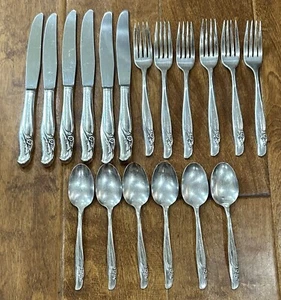 18 Teile Rogers Bros Silberbesteck Floral Exquisites Silberbesteck - Bild 1 von 6