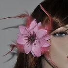 Blume hell ROSA Blüte Haarclip Haarspange Haarklammer Glitzer Federn Haarschmuck