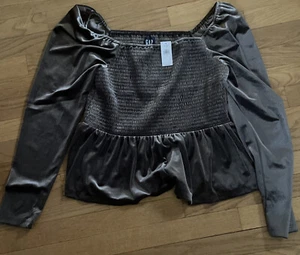 Beautiful Woman’s Large Gray Gap Fancy Blouse - Brand New (retails for $69.95) - Picture 1 of 4