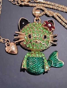 Betsey Johnson Hello Kitty Mermaid OCEAN FISH CRYSTAL Necklace PENDANT GREEN - Picture 1 of 8