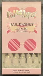Red Aspen Press On Nails, Short Almond, Faith At Fashion Week - Bild 1 von 6