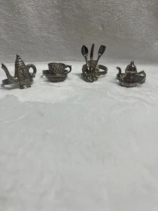 Juego de 4 servilletas vintage plateadas tetera tetera cubiertos tazas de té - Imagen 1 de 15