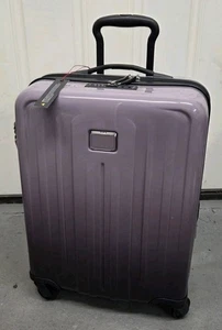 TUMI Púrpura Lila Ombre Continental Expandible V-4 Carry On Spinner Bloqueo Nuevo con Etiquetas - Imagen 1 de 8