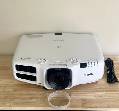 Epson PowerLite Pro G6550WU Projector WUXGA 5200 Lumens Theater / Outdoors*READ* - Image 1 of 4