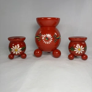 Juego de tres candelabros de arte popular sueco pintados a mano florales vintage Suecia - Imagen 1 de 5