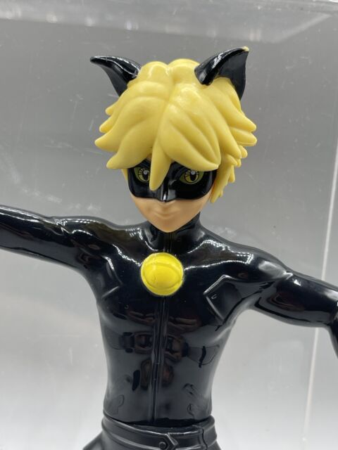 Gato Noir Boneco Transformavel 26cm Bandai Miraculous P50195 - Americana Pro