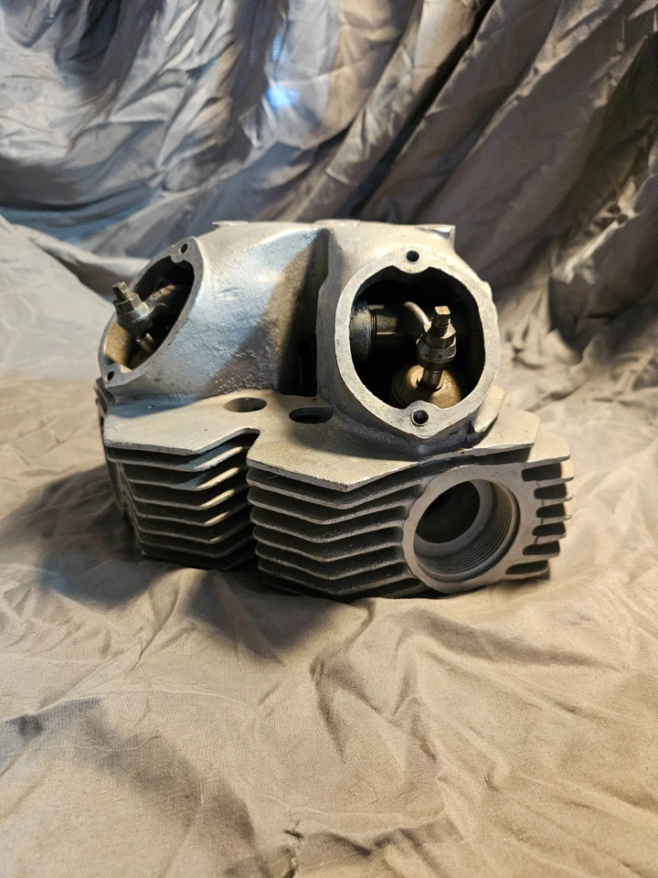 诺顿 750 气缸盖适用于 Atlas,良好挡板,良好排气螺纹 — 第 1/4 张图片