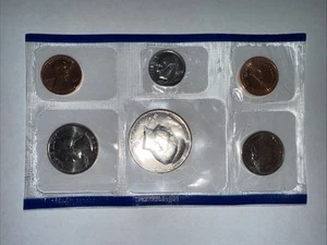 1990 P United States Mint Set - Picture 1 of 2