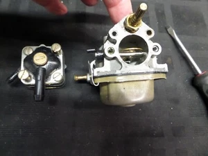 1984 JOHNSON J4BRHCRM 4HP CARBURETOR ASSY 392685 OUTBOARD MOTOR EVINRUDE - Picture 1 of 11