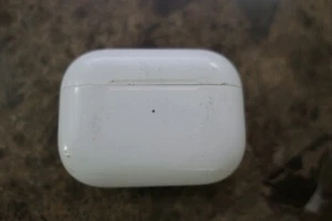 Apple AirPods Pro 2nd Generation Charging Case Replacement ONLY A2700 - Picture 1 of 3