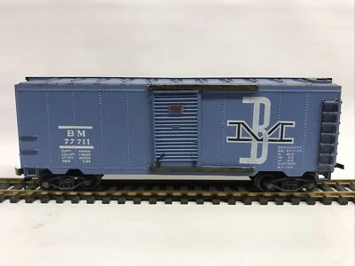 Life Like HO Boston and Maine 40' Sliding Door Boxcar BM 77711 - Image 1 of 4
