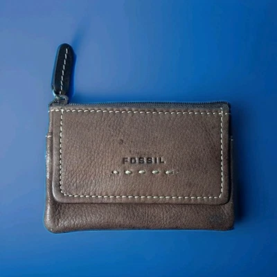 Cartera monedero y llavero de cuero genuino marrón con identificación de tarjeta de crédito Fossil para mujer Foto 1 de 4
