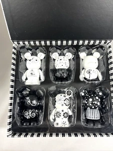 NEW IN BOX DISNEY VINYLMATION BLACK WHITE MICKEY HEARTS LE 2000 - Picture 1 of 13