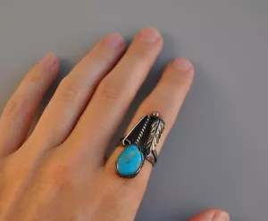 ANELLO VINTAGE VECCHIO NATIVO AMERICANO NAVAJO ARGENTO STERLING TURCHESE - FOGLIA LUNGO 1 3/8" - Foto 1 di 6