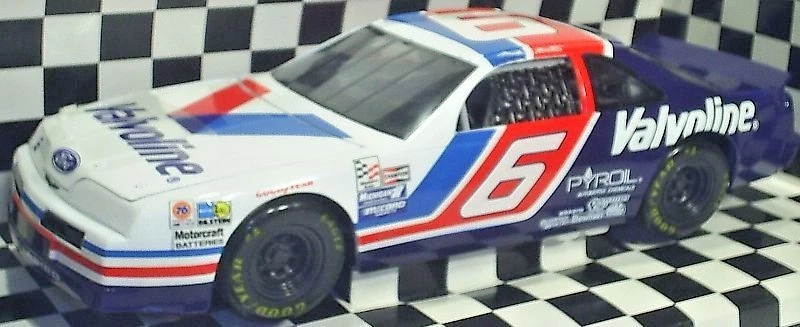 Mark Martin Ford Thunderbird # 6 1992 American Muscle 1:18 Scale - Image 1 of 1