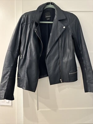 Chaqueta de cuero Nordstrom Trouvé azul marino usada en excelente estado, pequeña Foto 1 de 4