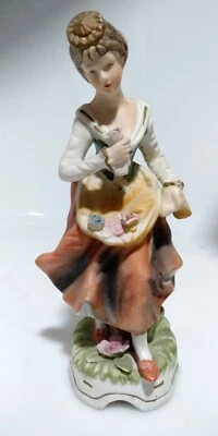 statuetta in ceramica  dipinta a mano, dama (ce3) - Immagine 1 di 4